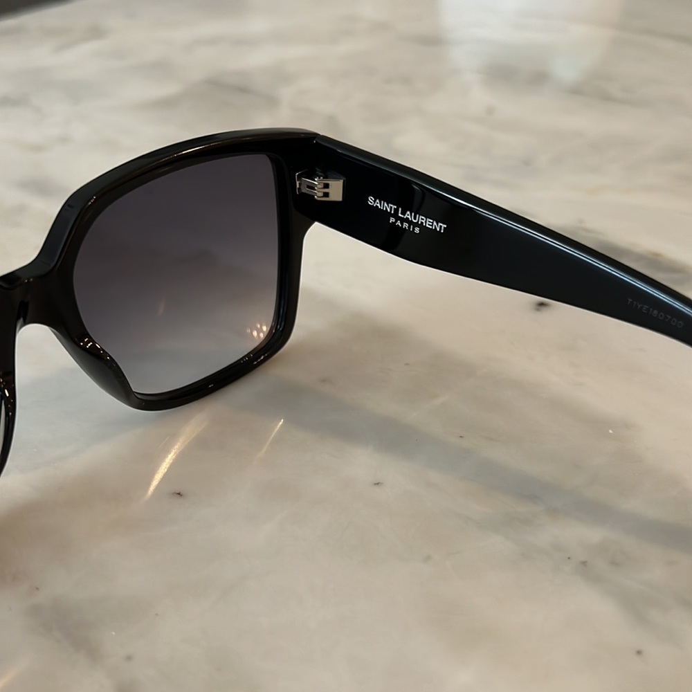 Saint Laurent black sunglasses - Picture 5 of 6